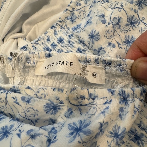 Altar'd State White and Blue Floral Romper Size M - Picture 8 of 8